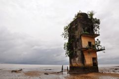 La phare de manoka devenue une prison coloniale.jpg