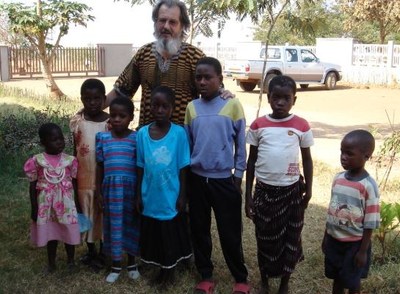 des 2Viciani with missionaries in Africa
