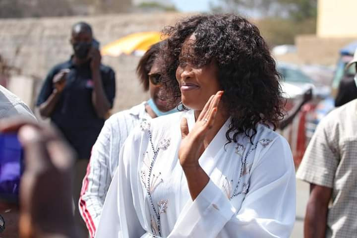 Confrontation à l'instant dans l'affaire Sweet Beauty: Adji Sarr accueillie en star au palais de justice