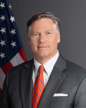 Le sous-secrétaire d’État Christopher Landau lors de la table ronde « Le système mondial des réfugiés et de l’asile : ce qui n’a pas fonctionné et comment y remédier »