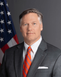 Le sous-secrétaire d’État Christopher Landau lors de la table ronde « Le système mondial des réfugiés et de l’asile : ce qui n’a pas fonctionné et comment y remédier »